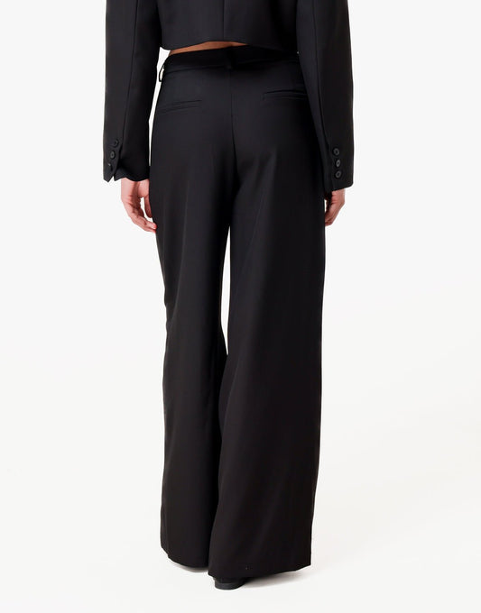 Zwarte V - hals Cropped Mid Waisted - Set - Olivia & Kate