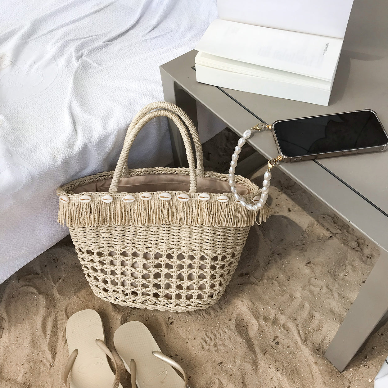       ACCESSOIRES-BEIGE-RIETEN-SCHELPEN-STRANDTAS-TAS